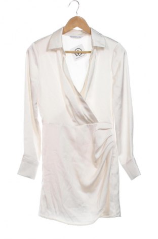 Kleid Stradivarius, Größe S, Farbe Ecru, Preis 19,94 €