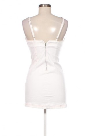 Kleid Stradivarius, Größe S, Farbe Weiß, Preis 31,73 €