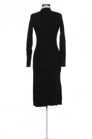 Šaty  Stradivarius, Veľkosť L, Farba Čierna, Cena  32,00 €