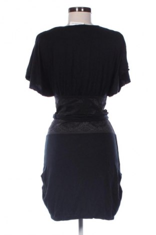 Рокля Triumph, Размер M, Цвят Черен, Цена 42,00 €