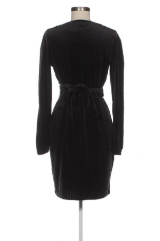 Рокля Vero Moda, Размер M, Цвят Черен, Цена 6,13 €