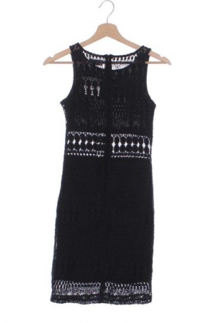 Рокля Yfl Reserved, Размер S, Цвят Черен, Цена 19,94 €