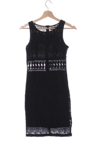 Рокля Yfl Reserved, Размер S, Цвят Черен, Цена 19,94 €