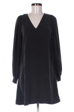 Ruha mbyM, Méret XS, Szín Fekete, Ár 17 355 Ft