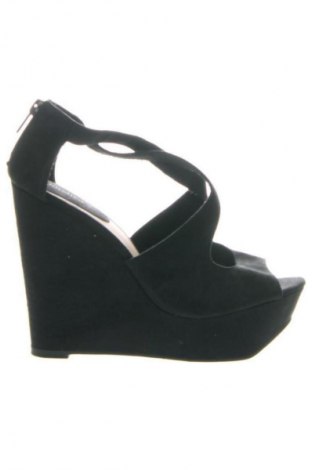 Sandály Bershka, Velikost 38, Barva Černá, Cena  589,00 Kč