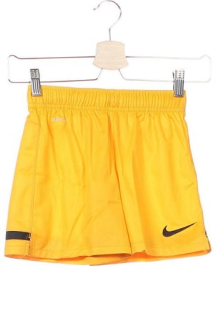 Детски къс панталон Nike, Размер 6-7y/ 122-128 см, Цвят Жълт, Полиестер, Цена 44,25 лв.