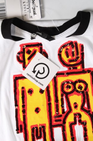 Γυναικείο t-shirt Desigual, Μέγεθος L, Χρώμα Λευκό, Τιμή 29,90 €