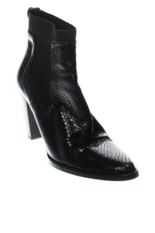 Γυναικεία μποτάκια Zara, Μέγεθος 38, Χρώμα Μαύρο, Τιμή 13,10 €