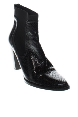 Botine de damă Zara, Mărime 38, Culoare Negru, Preț 58,19 Lei