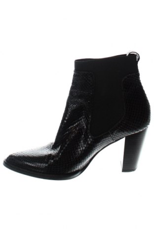 Botine de damă Zara, Mărime 38, Culoare Negru, Preț 58,19 Lei