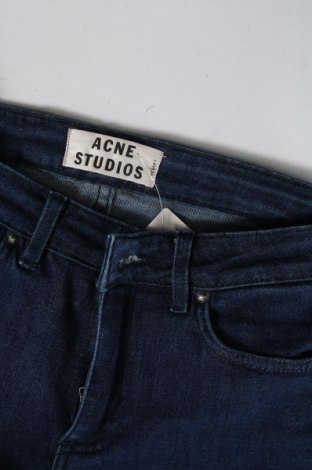 Дамски дънки Acne Studios, Размер S, Цвят Син, Цена 156,00 лв.