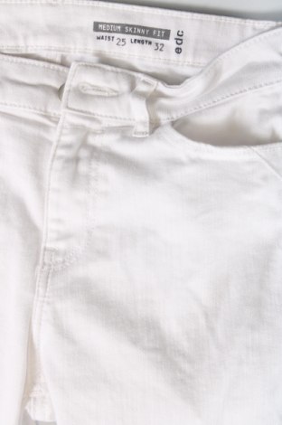 Damskie jeansy Edc By Esprit, Rozmiar XS, Kolor Biały, Cena 41,74 zł