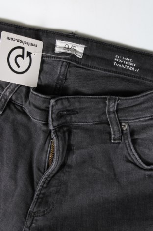 Damskie jeansy Q/S by S.Oliver, Rozmiar M, Kolor Szary, Cena 39,42 zł