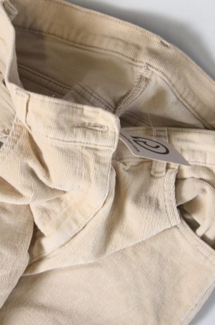 Дамски джинси Lalique, Размер M, Цвят Екрю, Цена 7,83 лв.
