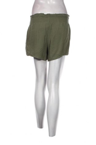 Дамски къс панталон Garage, Размер M, Цвят Зелен, Цена 15,00 лв.