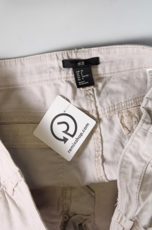 Γυναικείο κοντό παντελόνι H&D, Μέγεθος M, Χρώμα  Μπέζ, Τιμή 2,43 €