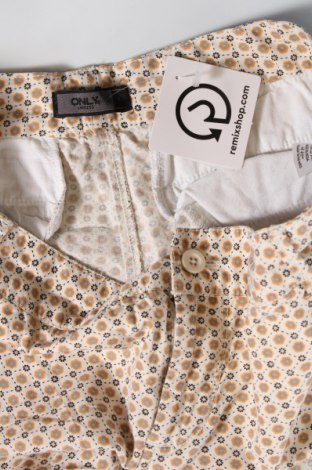 Дамски къс панталон ONLY, Размер XL, Цвят Бежов, Цена 3,00 лв.