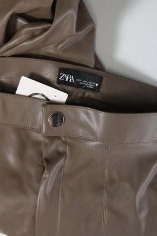 Дамски кожен панталон Zara, Размер S, Цвят Зелен, Цена 21,60 лв.