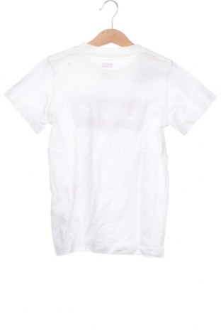 Детска тениска Levi's, Размер 6-7y/ 122-128 см, Цвят Бял, Цена 110,00 лв.