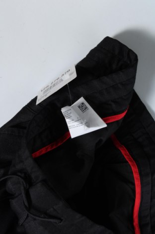 Pánske nohavice  Hugo Boss, Veľkosť L, Farba Čierna, Cena  55,57 €