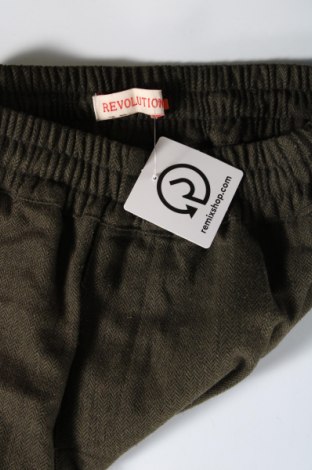 Мъжки панталон Revolution, Размер M, Цвят Зелен, Цена 12,18 лв.