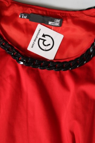 Рокля Love Moschino, Размер M, Цвят Червен, Цена 266,50 лв.