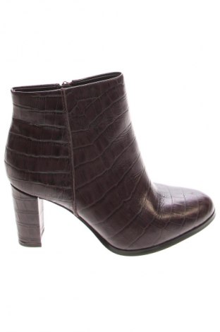 Botine de damă Clarks, Mărime 37, Culoare Maro, Preț 88,78 Lei