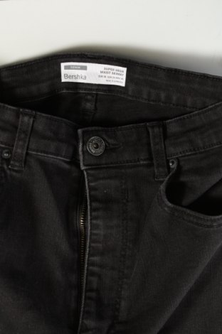 Damskie jeansy Bershka, Rozmiar M, Kolor Szary, Cena 95,99 zł