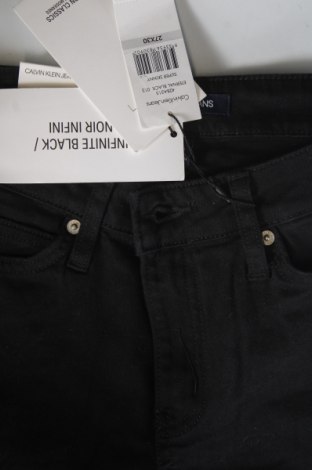 Дамски дънки Calvin Klein Jeans, Размер S, Цвят Черен, Цена 79,99 лв.