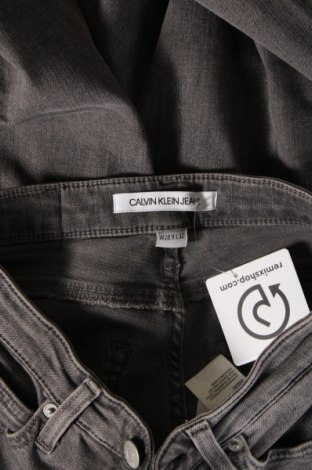 Дамски дънки Calvin Klein Jeans, Размер S, Цвят Сив, Цена 68,43 лв.