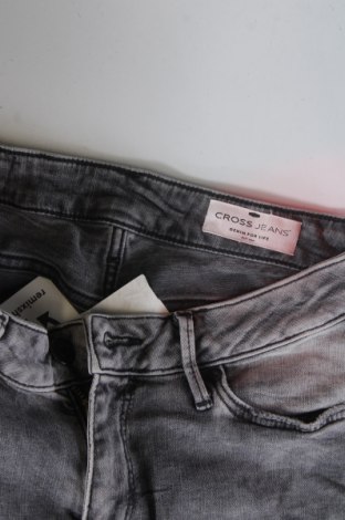 Дамски дънки Cross Jeans, Размер S, Цвят Сив, Цена 15,99 лв.