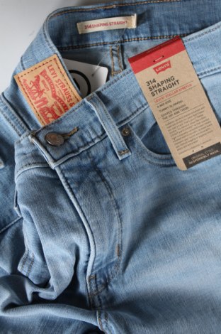 Дамски дънки Levi's, Размер M, Цвят Син, Цена 172,00 лв.