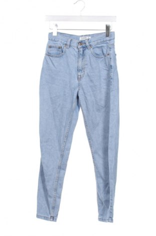 Damskie jeansy Pull&Bear, Rozmiar XS, Kolor Niebieski, Cena 24,99 zł