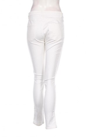 Damen Jeans Sisley, Größe M, Farbe Weiß, Preis 38,36 €