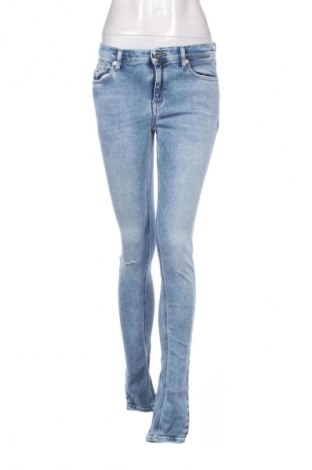 Damskie jeansy Tommy Jeans, Rozmiar M, Kolor Niebieski, Cena 137,99 zł