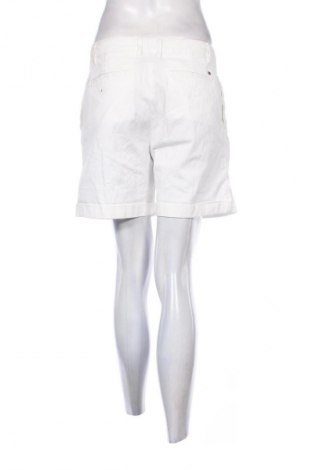 Damen Shorts Tommy Hilfiger, Größe M, Farbe Weiß, Preis 117,99 €