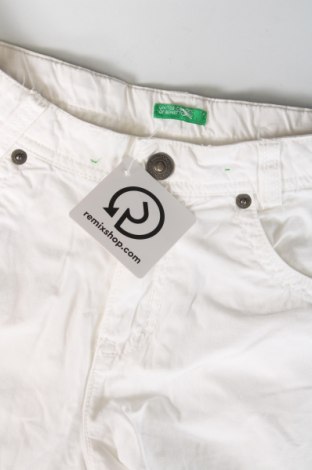 Pantaloni scurți de femei United Colors Of Benetton, Mărime XS, Culoare Alb, Preț 86,73 Lei