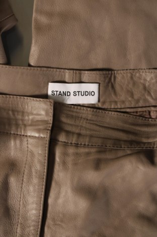 Γυναικείο παντελόνι δερμάτινο Stand Studio, Μέγεθος L, Χρώμα  Μπέζ, Τιμή 176,98 €