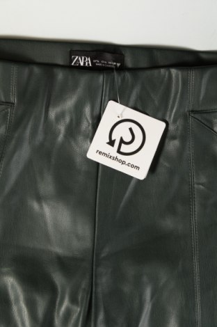 Дамски кожен панталон Zara, Размер L, Цвят Зелен, Цена 114,99 лв.