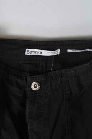 Γυναικείο παντελόνι Bershka, Μέγεθος XS, Χρώμα Μαύρο, Τιμή 15,93 €