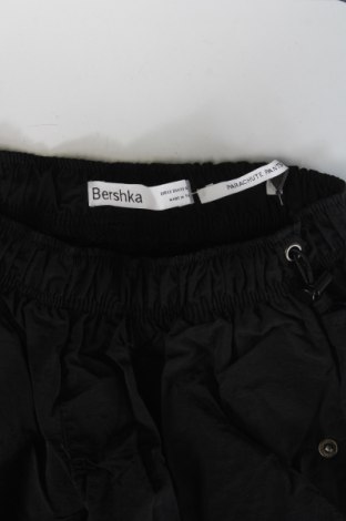 Damskie spodnie Bershka, Rozmiar XS, Kolor Czarny, Cena 89,37 zł