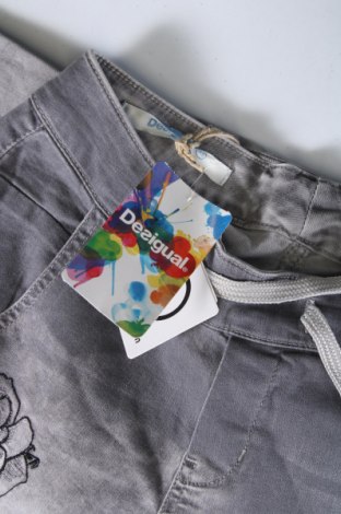 Dámské kalhoty  Desigual, Velikost XS, Barva Šedá, Cena  1 771,00 Kč