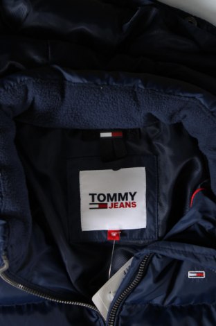 Γυναικείο μπουφάν Tommy Jeans, Μέγεθος M, Χρώμα Μπλέ, Τιμή 239,99 €