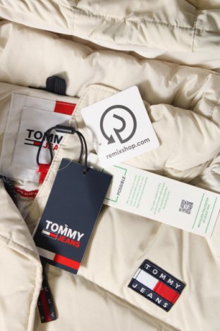 Γυναικείο μπουφάν Tommy Jeans, Μέγεθος M, Χρώμα Εκρού, Τιμή 239,99 €