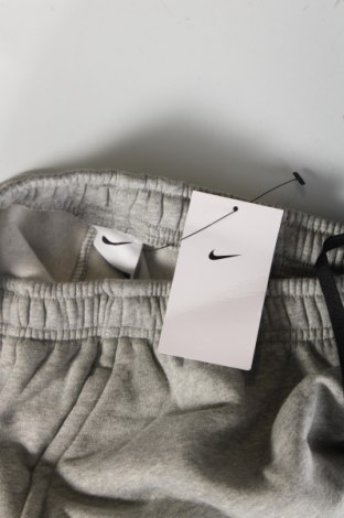 Męskie szorty Nike, Rozmiar XL, Kolor Szary, Cena 176,63 zł