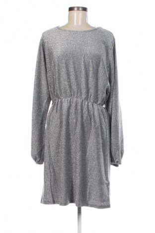 Kleid NA-KD, Größe M, Farbe Silber, Preis 7,99 €