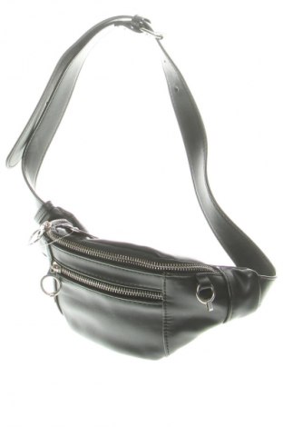 Ledvinka  Bershka, Barva Černá, Cena  169,00 Kč