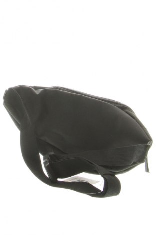 Чанта за кръст Sinsay, Цвят Черен, Цена 8,18 €