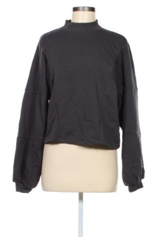 Γυναικεία μπλούζα Bershka, Μέγεθος S, Χρώμα Γκρί, Τιμή 9,78 €