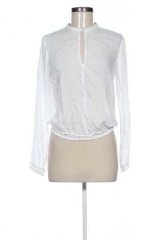 Γυναικεία μπλούζα United Colors Of Benetton, Μέγεθος M, Χρώμα Λευκό, Τιμή 17,00 €